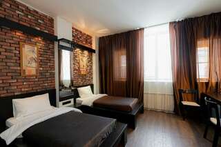 Отель Ломоносов Санкт-Петербург Стандартный трехместный номер-1