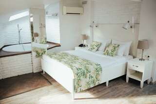 Отель Ломоносов Санкт-Петербург-0