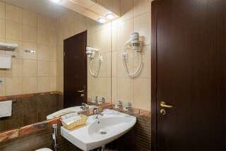 Отель Ломоносов Санкт-Петербург Двухместный номер с 2 отдельными кроватями-4