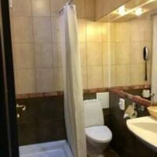 Отель Ломоносов Санкт-Петербург Стандартный номер с кроватью размера "queen-size"-8