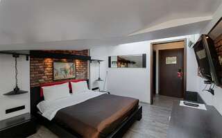 Отель Ломоносов Санкт-Петербург Стандартный номер с кроватью размера "queen-size"-3